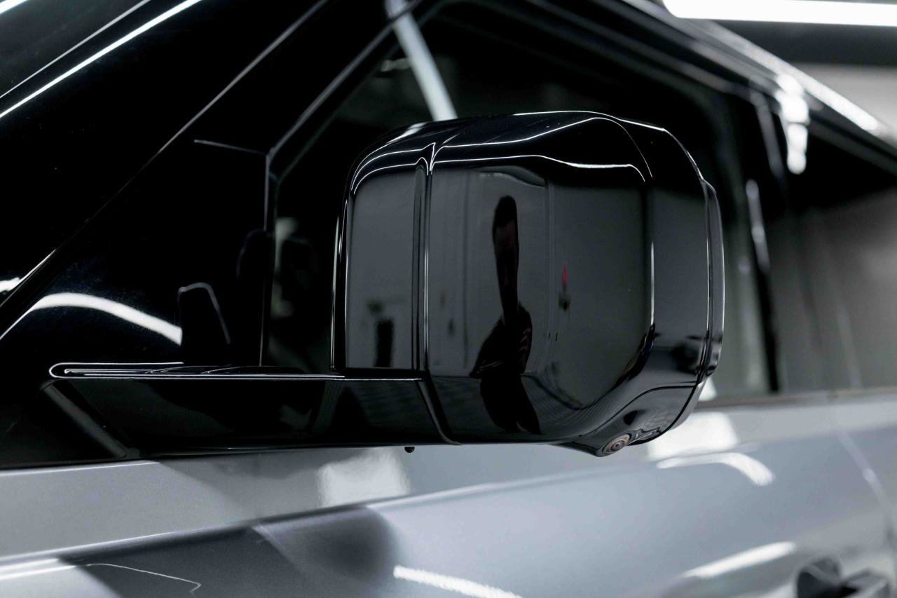 Used 2023 Land Rover Defender 130 SE image 36