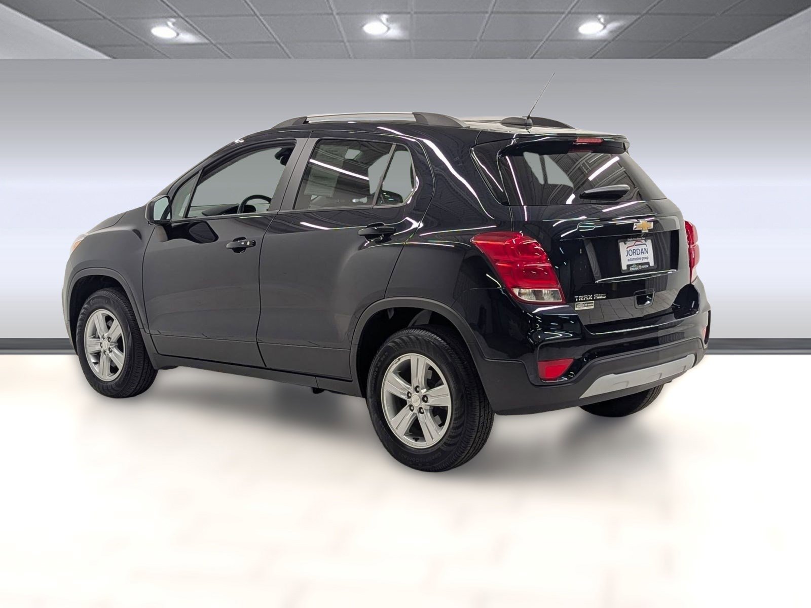 Used 2021 Chevrolet Trax LT w/ LT Convenience Package image 2