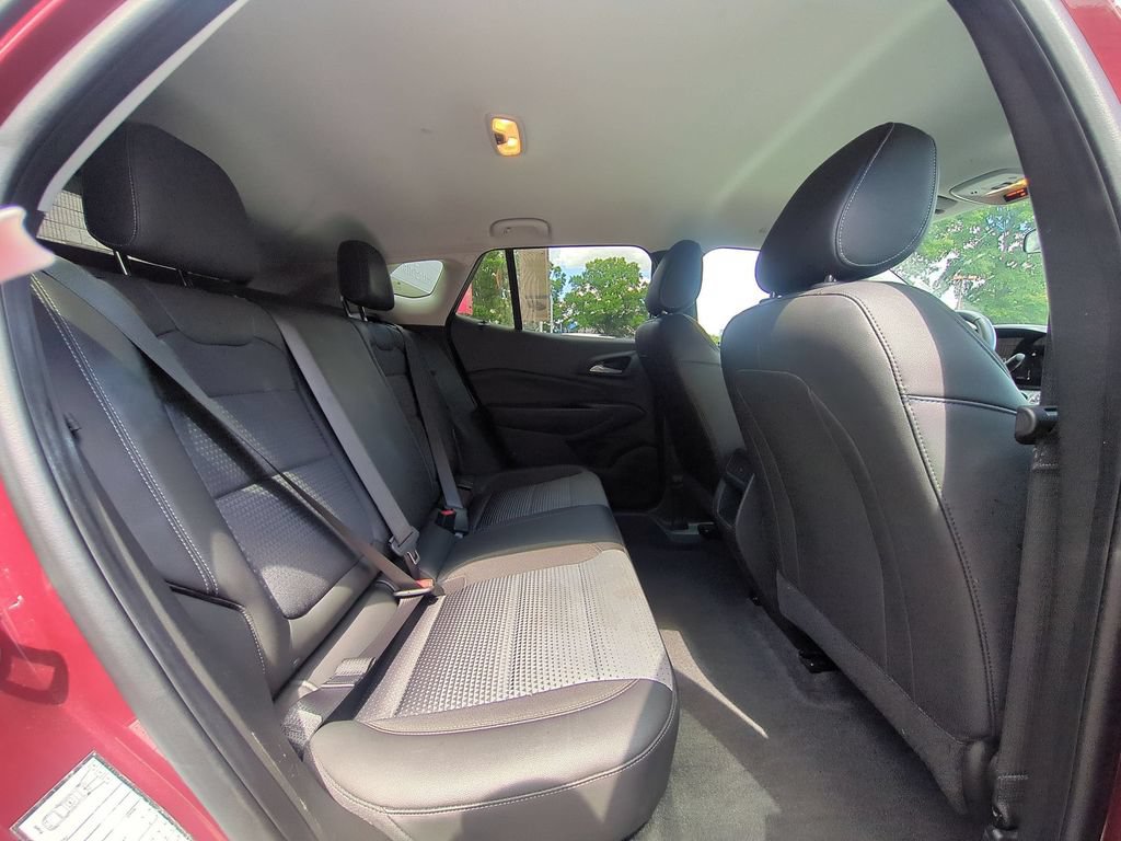 Used 2025 Chevrolet Trax LT w/ LT Convenience Package FWD image 29