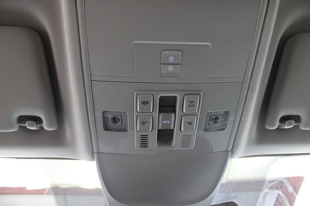 Used 2025 Volkswagen Taos SE AWD/4WD image 28