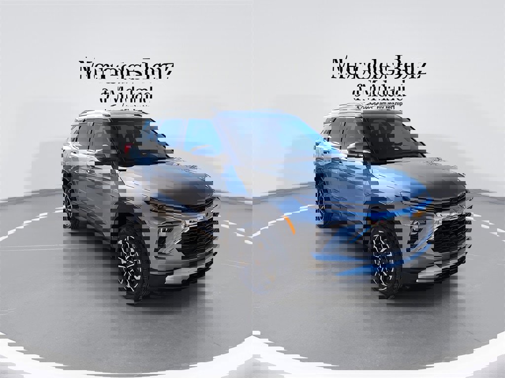 Used 2024 Chevrolet TrailBlazer LT image 2