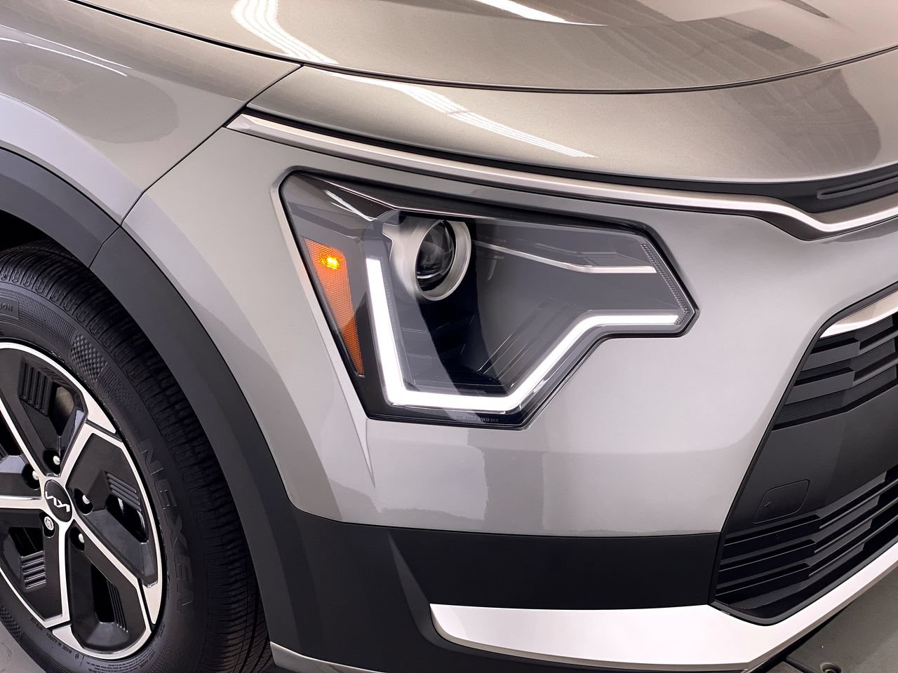 New 2026 Kia Niro EX FWD image 11