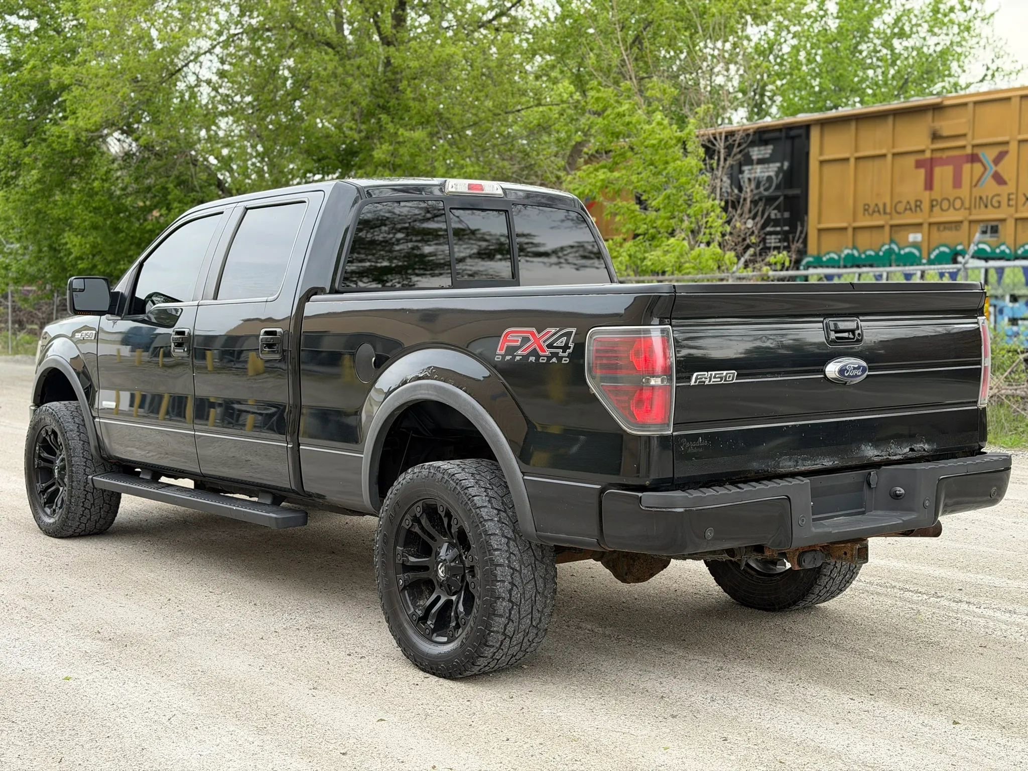 Used 2014 Ford F150 FX4 w/ Equipment Group 402A Luxury AWD/4WD image 7