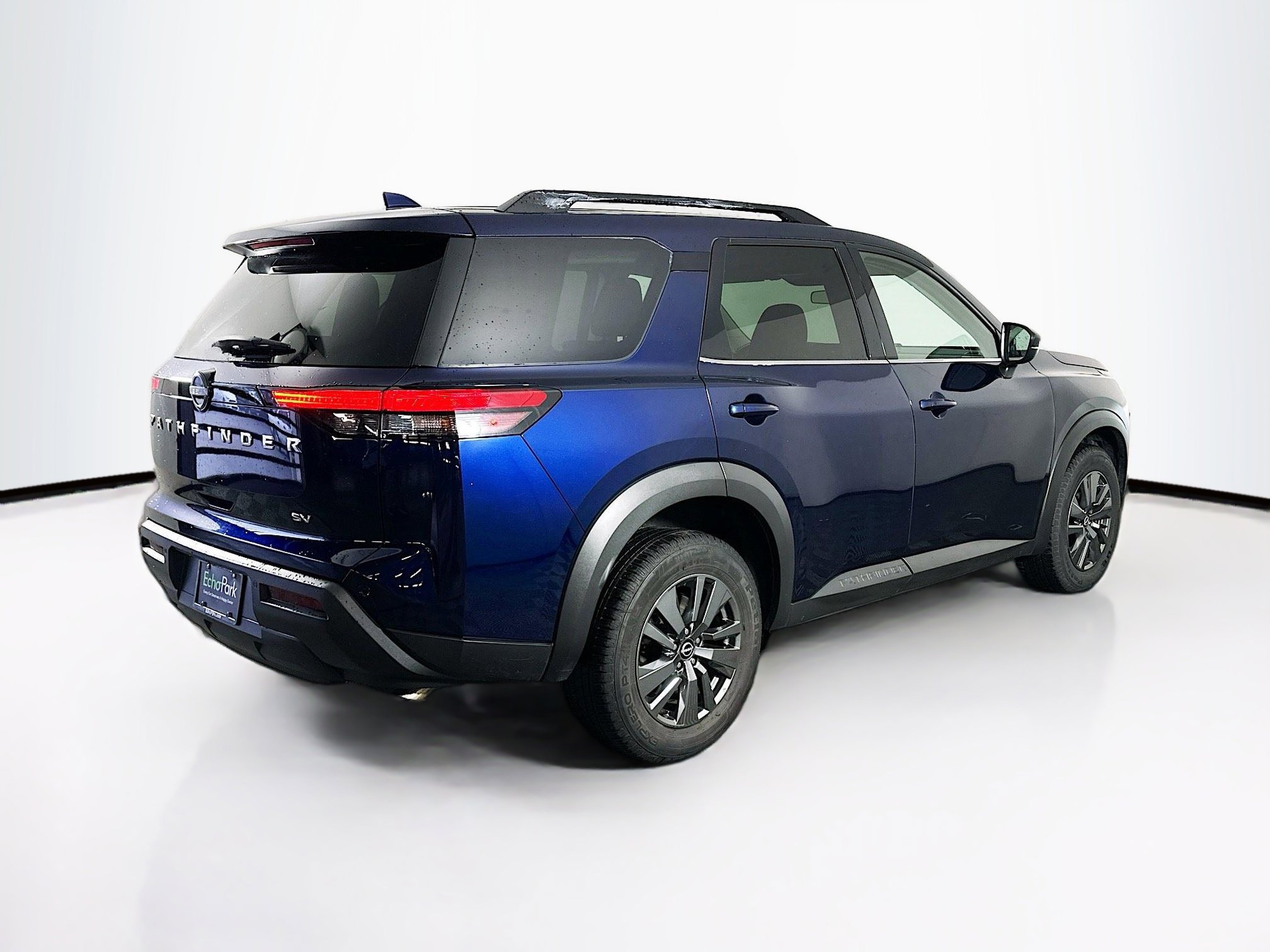 Used 2024 Nissan Pathfinder SV image 9