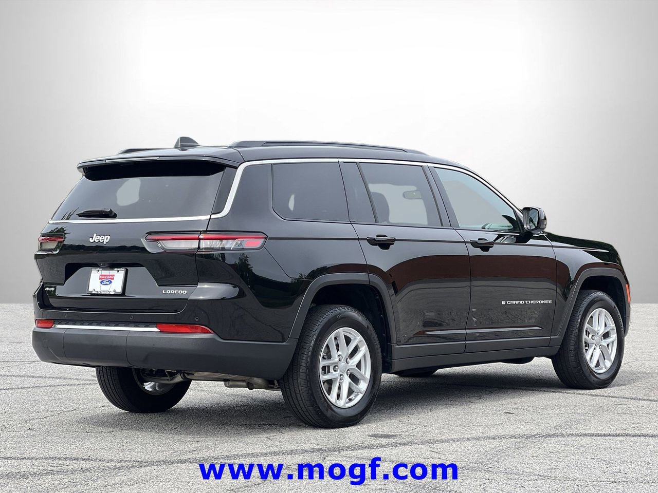 Used 2024 Jeep Grand Cherokee L Laredo AWD/4WD image 3