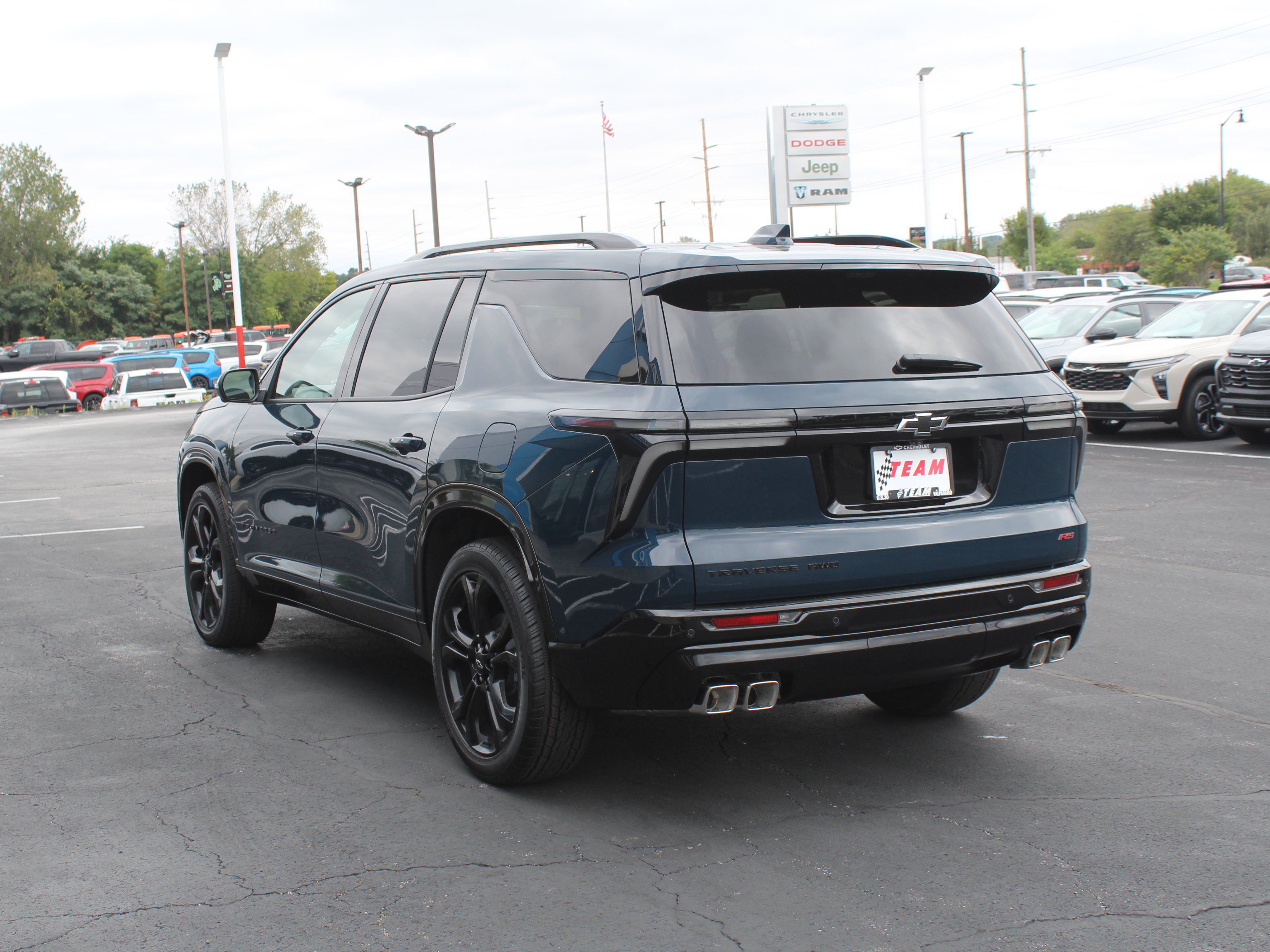 New 2027 Chevrolet Traverse RS w/ LPO, Floor Liner Package AWD/4WD image 7