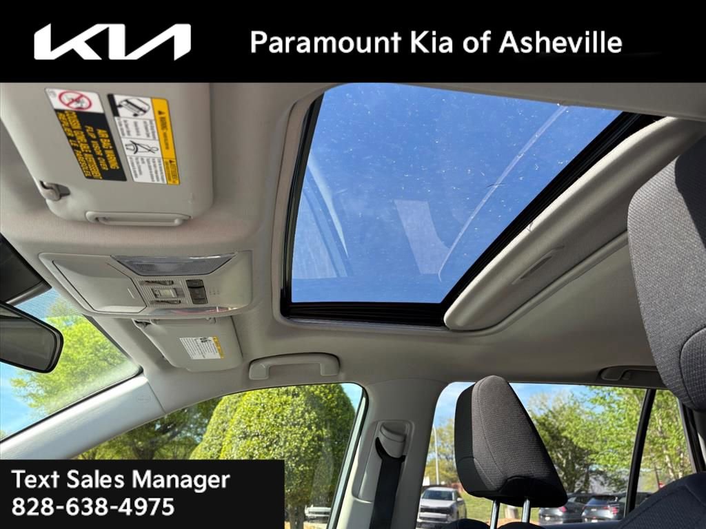 Used 2022 Toyota RAV4 XLE w/ Convenience Package AWD/4WD image 12