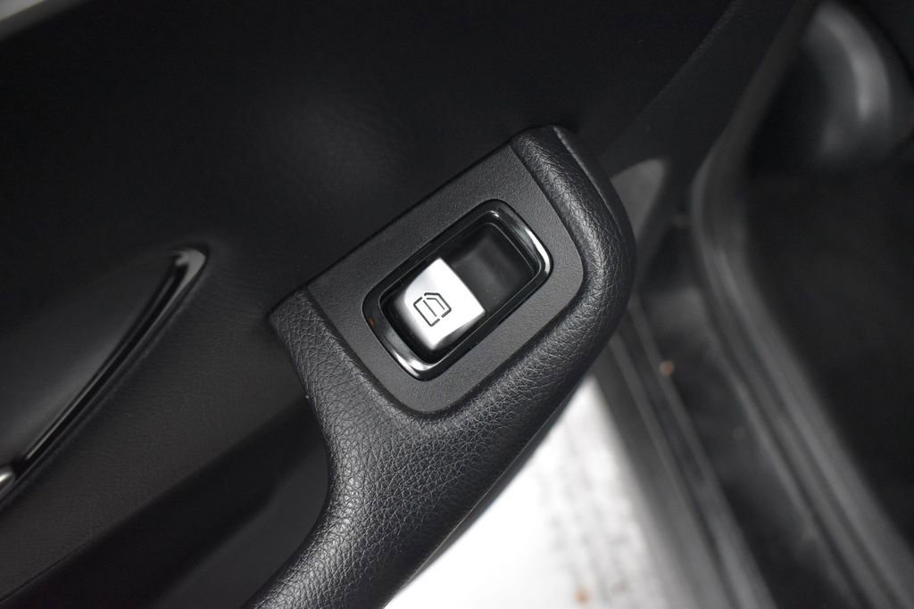 Used 2018 Mercedes-Benz GLC 300 4MATIC image 10