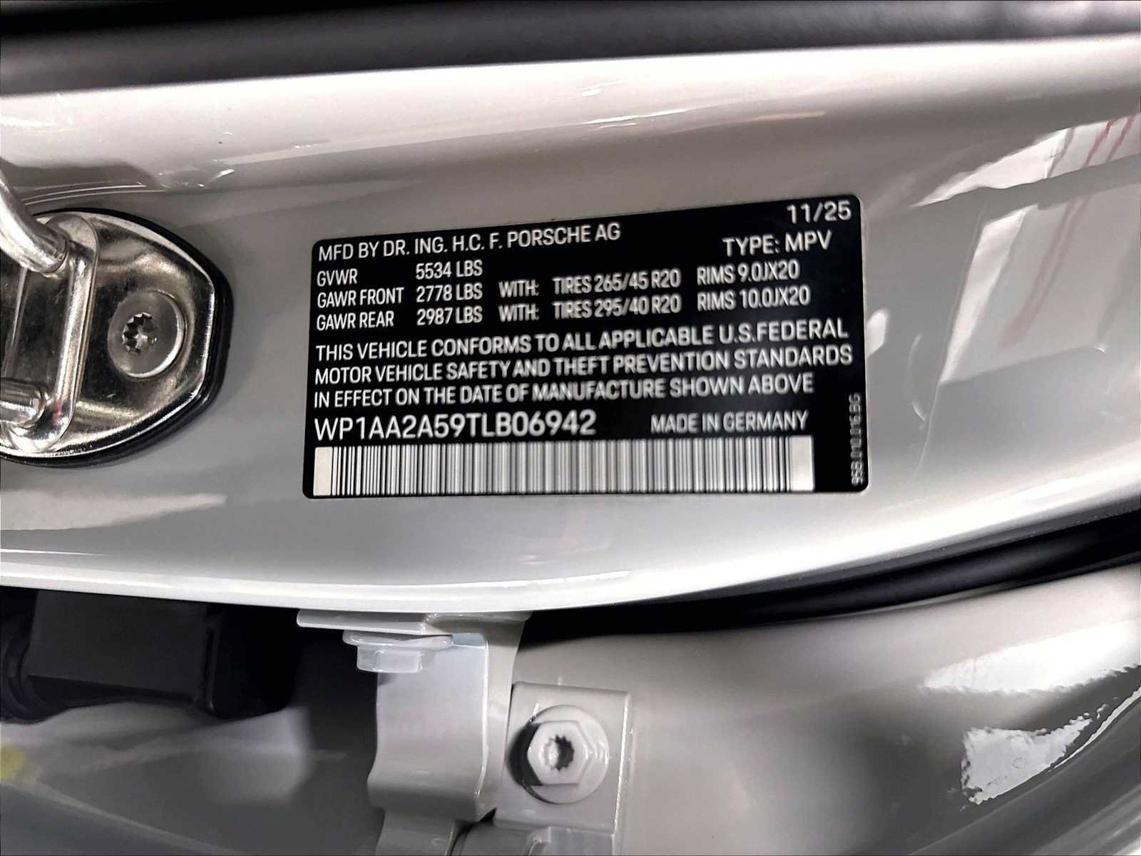 Used 2026 Porsche Macan AWD/4WD image 35