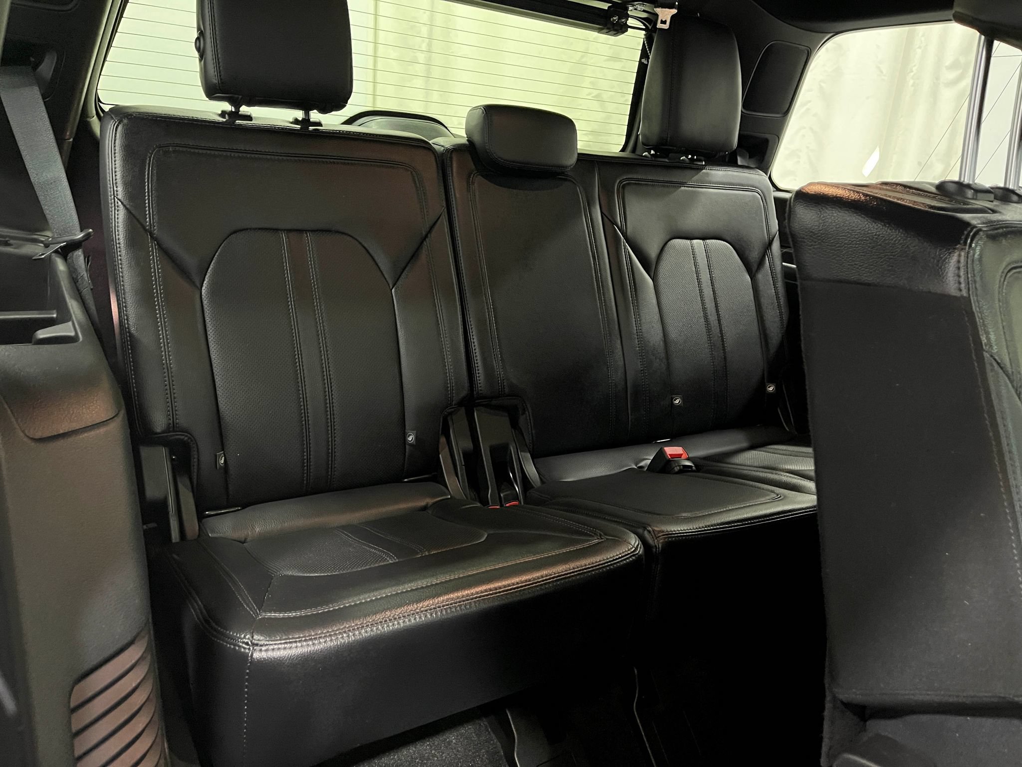 Used 2019 Ford Expedition Limited w/ Equipment Group 302A AWD/4WD image 31