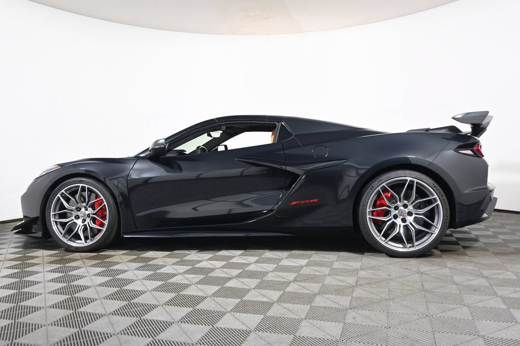 Used 2024 Chevrolet Corvette Z06 w/ Z07 Performance Package RWD image 2