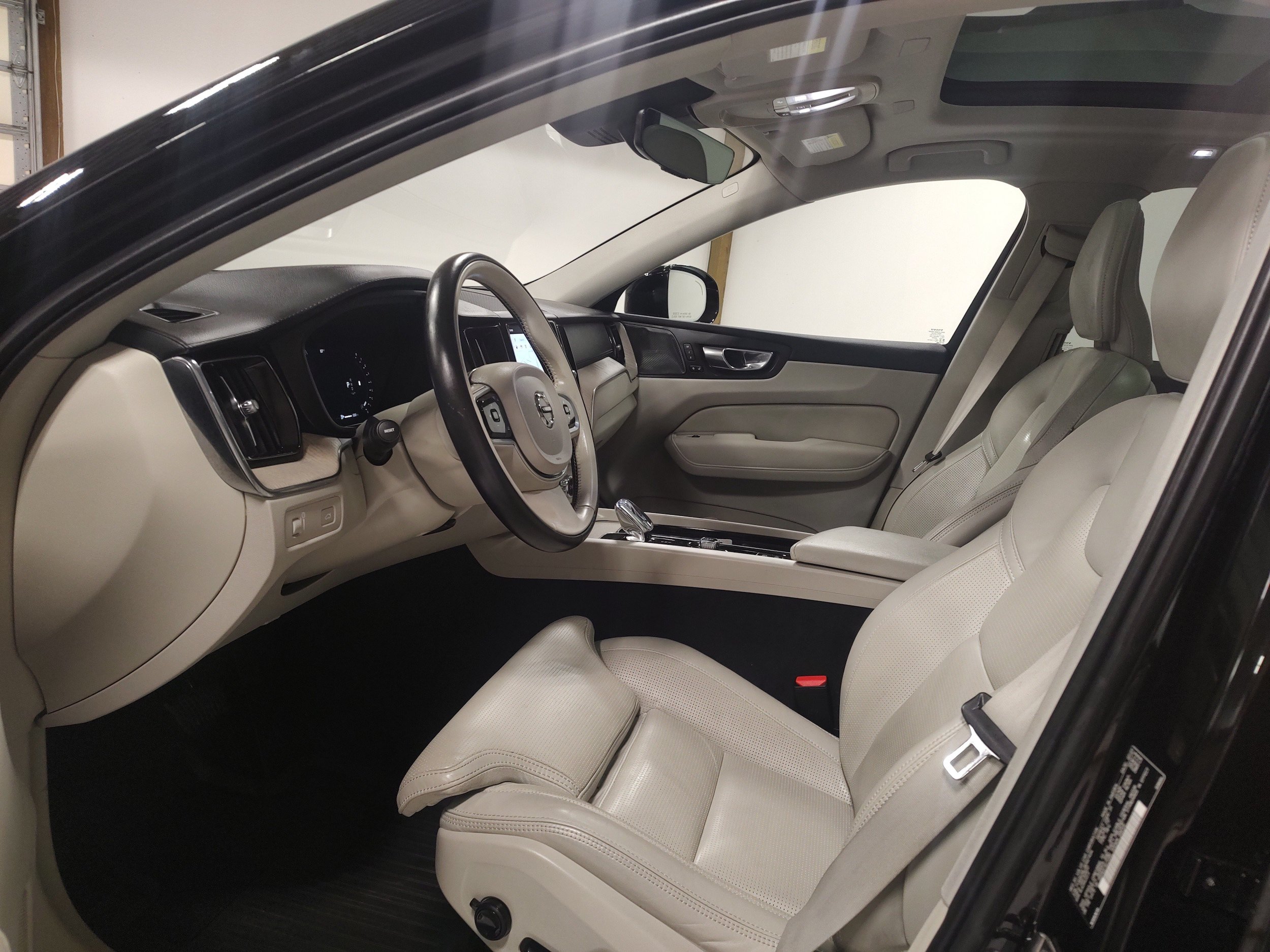 Used 2022 Volvo XC60 B6 Inscription w/ Advanced Package AWD/4WD image 9
