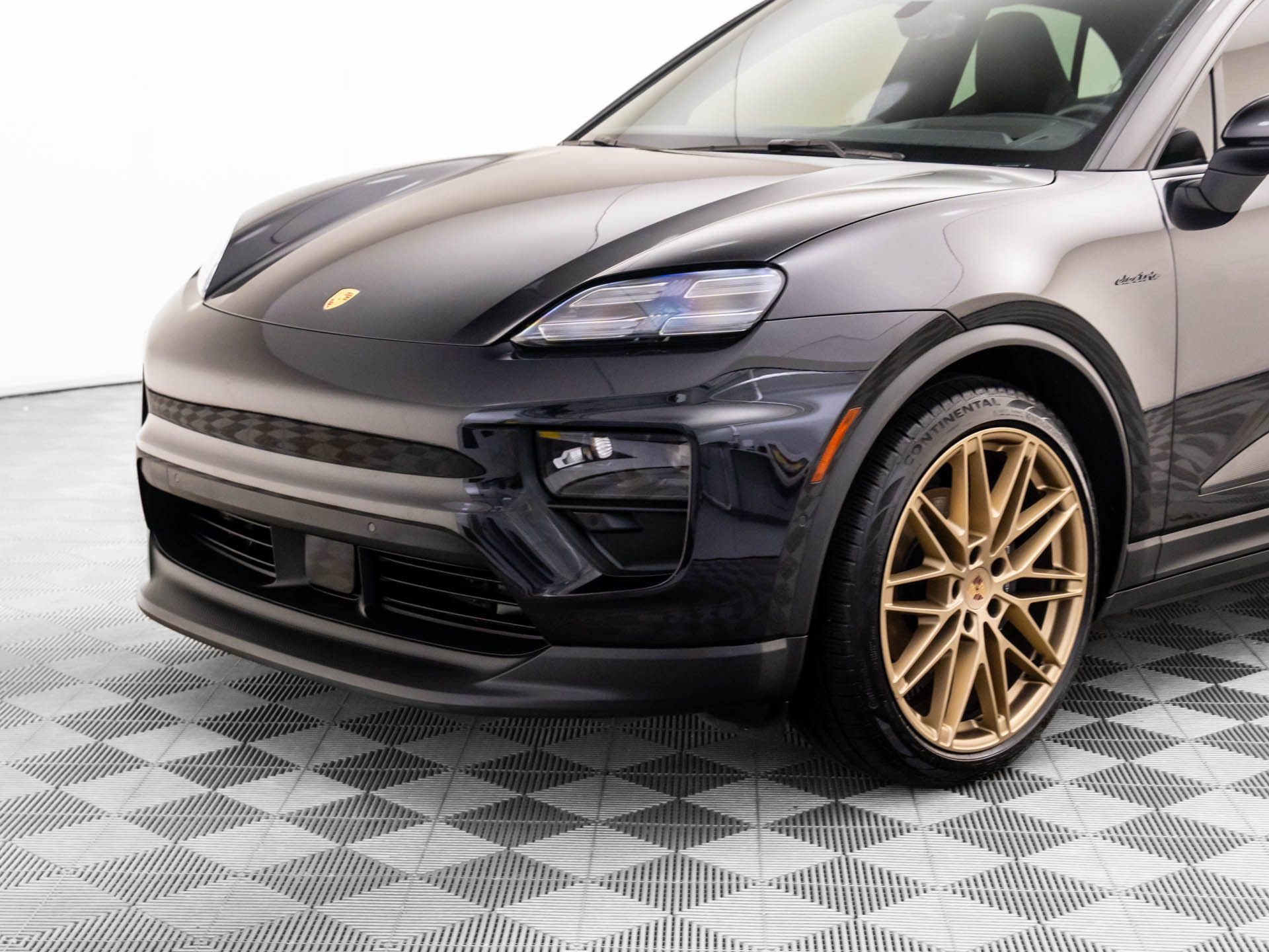 Certified 2024 Porsche Macan 4 Electric image 41