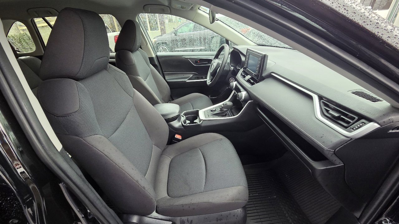 Used 2021 Toyota RAV4 LE image 14