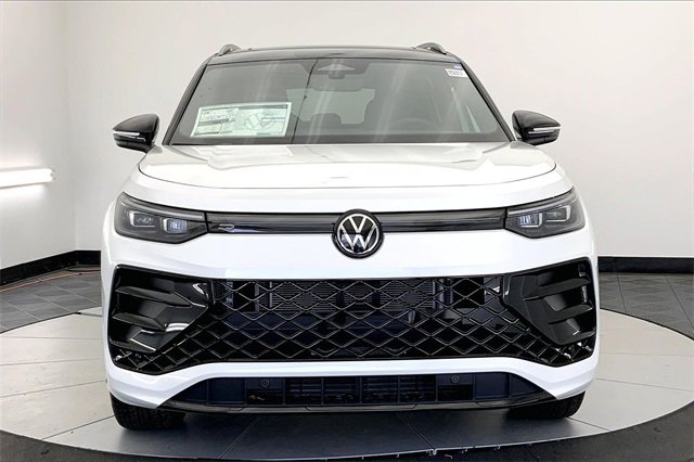 New 2026 Volkswagen Tiguan SE R-Line image 3