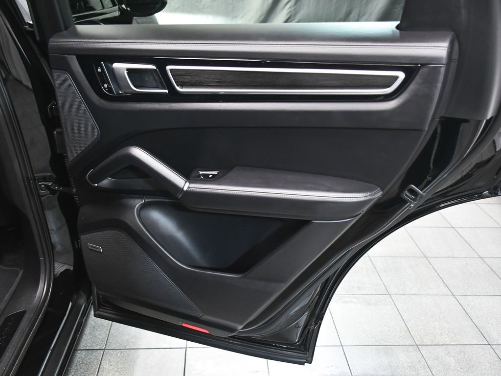 Used 2021 Porsche Cayenne GTS w/ Premium Package Plus image 15