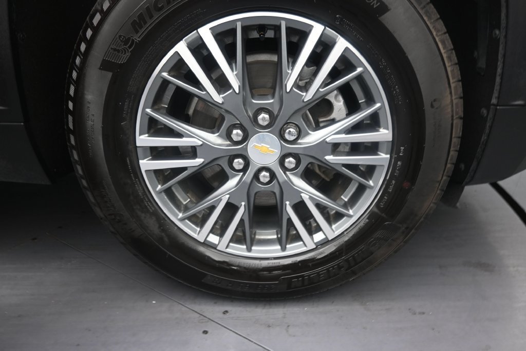 Used 2024 Chevrolet Traverse LT w/ Enhanced Driving Package FWD image 16