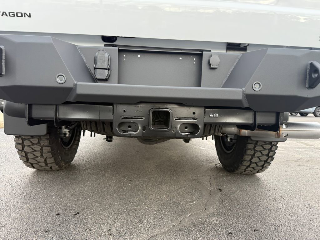 New 2026 Ford F250 Lariat w/ Black Appearance Package image 10