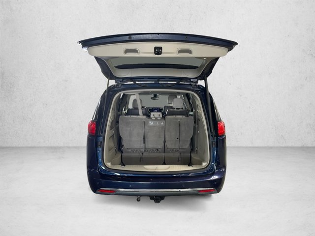 Used 2017 Chrysler Pacifica Touring-L FWD image 6