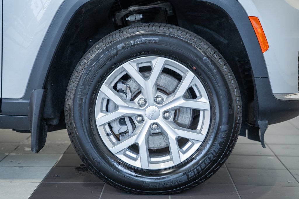 Used 2023 Jeep Grand Cherokee L Limited AWD/4WD image 18