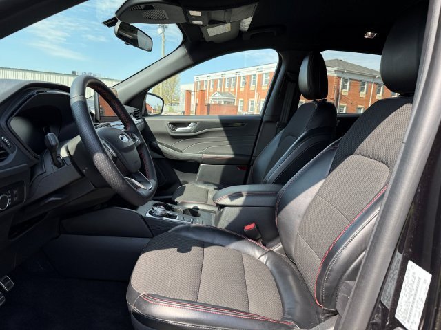 Used 2023 Ford Escape ST-Line image 12