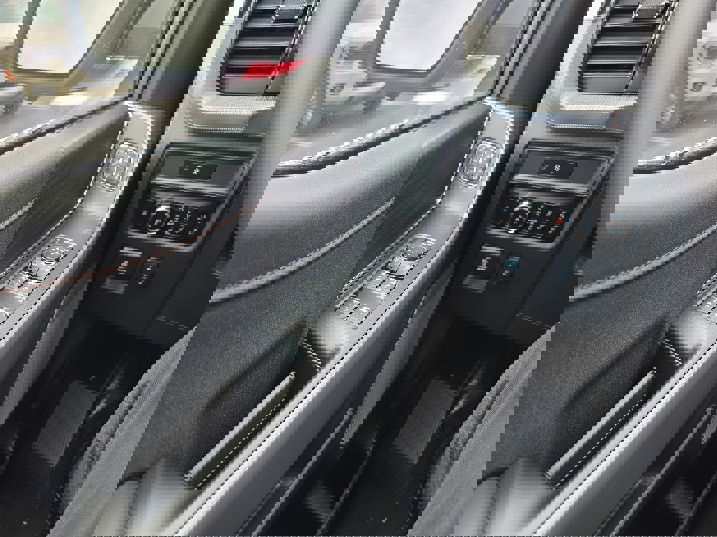 New 2025 Ford F150 Lariat w/ Equipment Group 502A High image 19