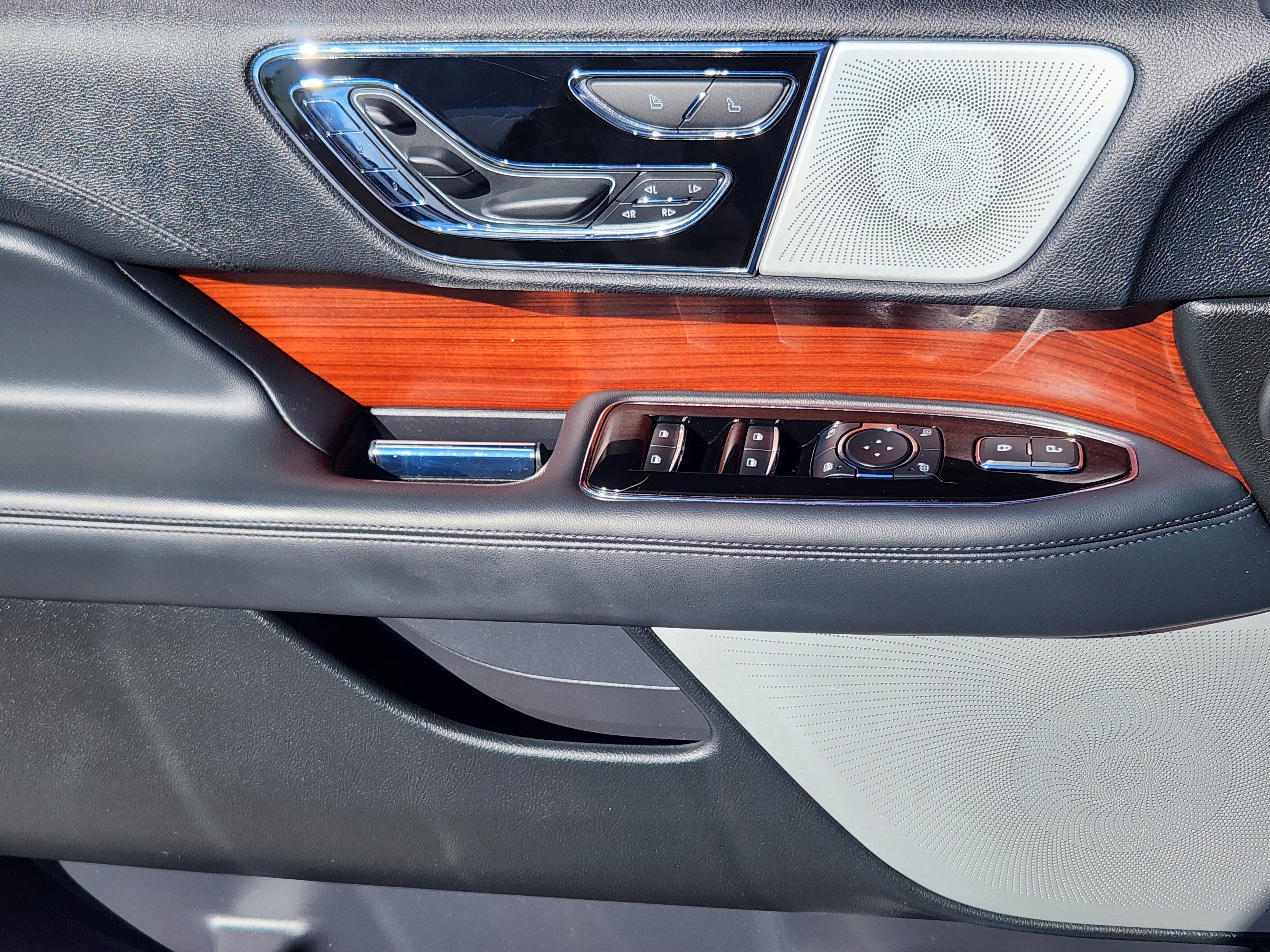 Used 2023 Lincoln Navigator L Reserve image 8