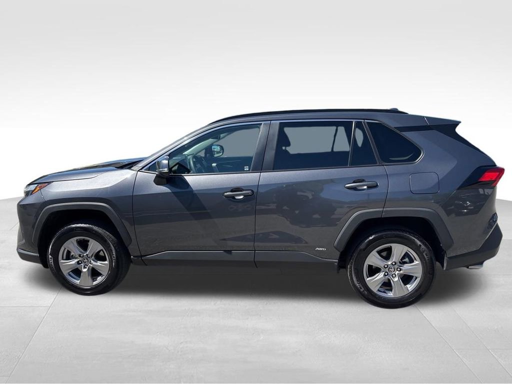Used 2025 Toyota RAV4 XLE AWD/4WD image 2
