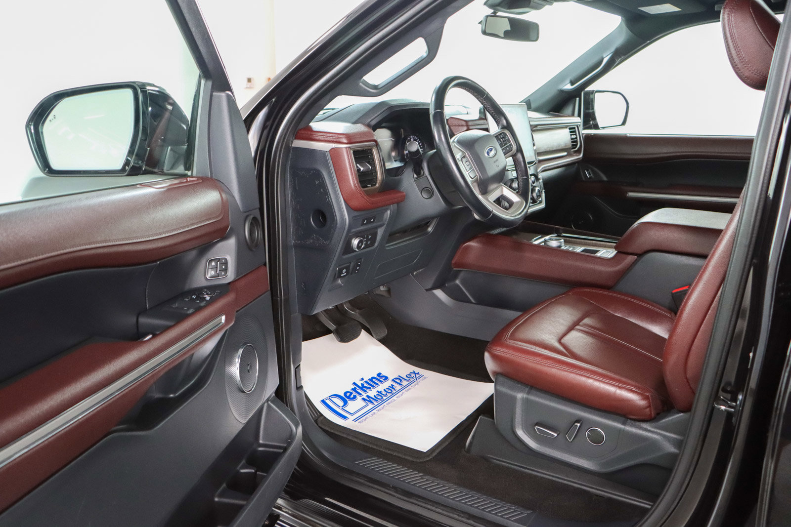 Used 2022 Ford Expedition Limited RWD image 3