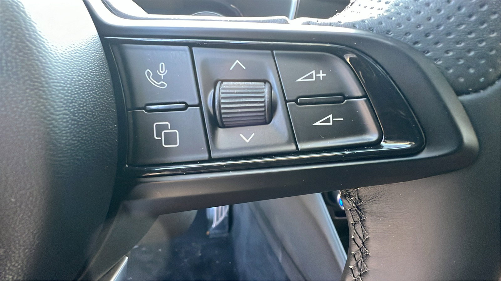 Used 2024 Alfa Romeo Giulia Ti w/ Active Assist Plus Package image 28