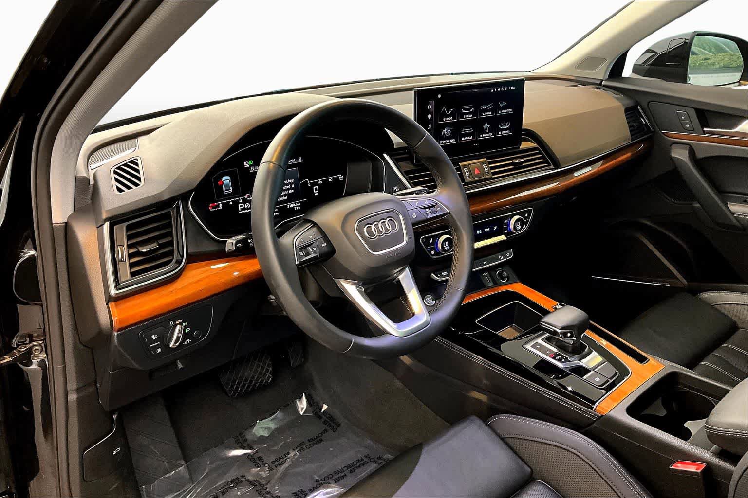 Used 2023 Audi Q5 2.0T Premium Plus w/ Premium Plus Package AWD/4WD image 18