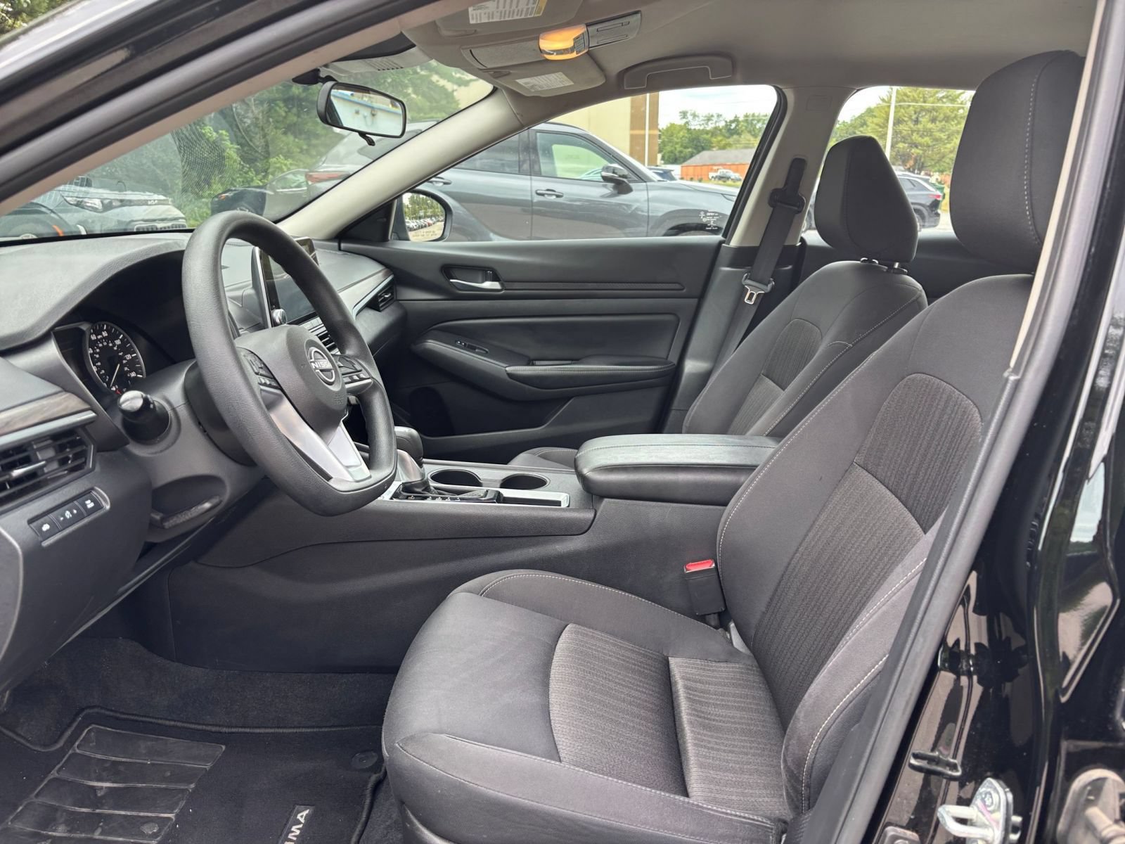 Used 2025 Nissan Altima 2.5 SV FWD image 26