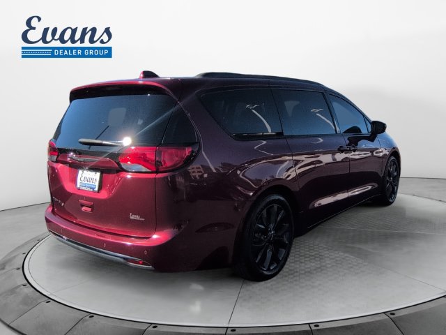 Used 2018 Chrysler Pacifica Touring Plus w/ S Appearance Package FWD image 7