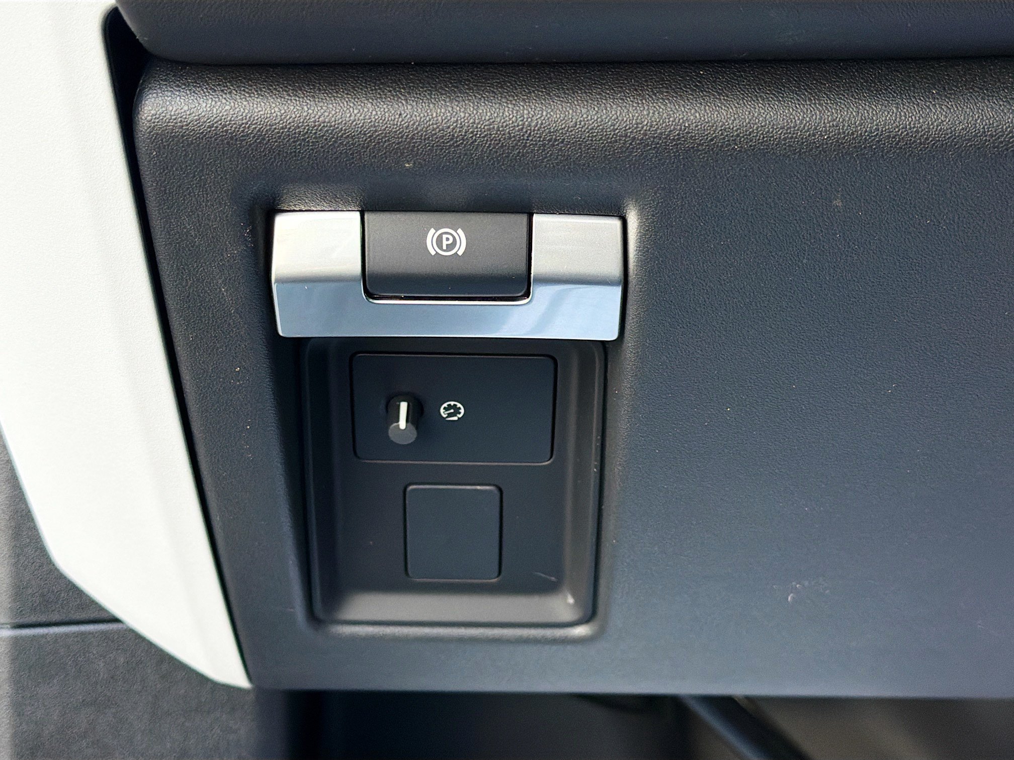 New 2026 Land Rover Defender 110 X-Dynamic SE AWD/4WD image 34