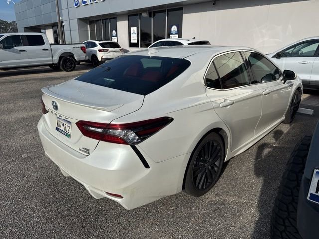 Used 2021 Toyota Camry XSE image 3