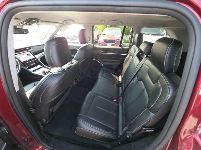 Used 2023 Jeep Grand Cherokee Limited w/ Black Appearance Package AWD/4WD image 19