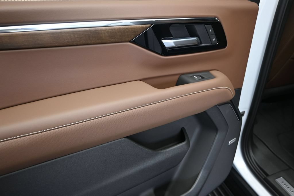 New 2026 Chevrolet Suburban High Country AWD/4WD image 15