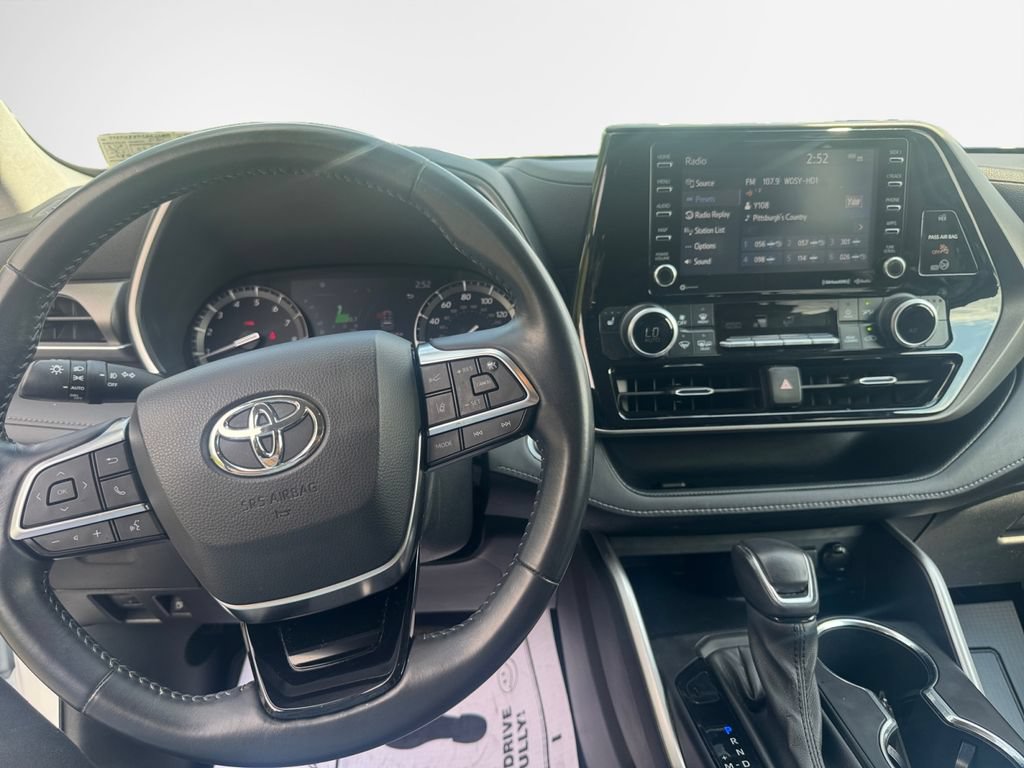 Used 2021 Toyota Highlander XLE AWD/4WD image 22