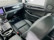 Certified 2026 Porsche Macan AWD/4WD image 8