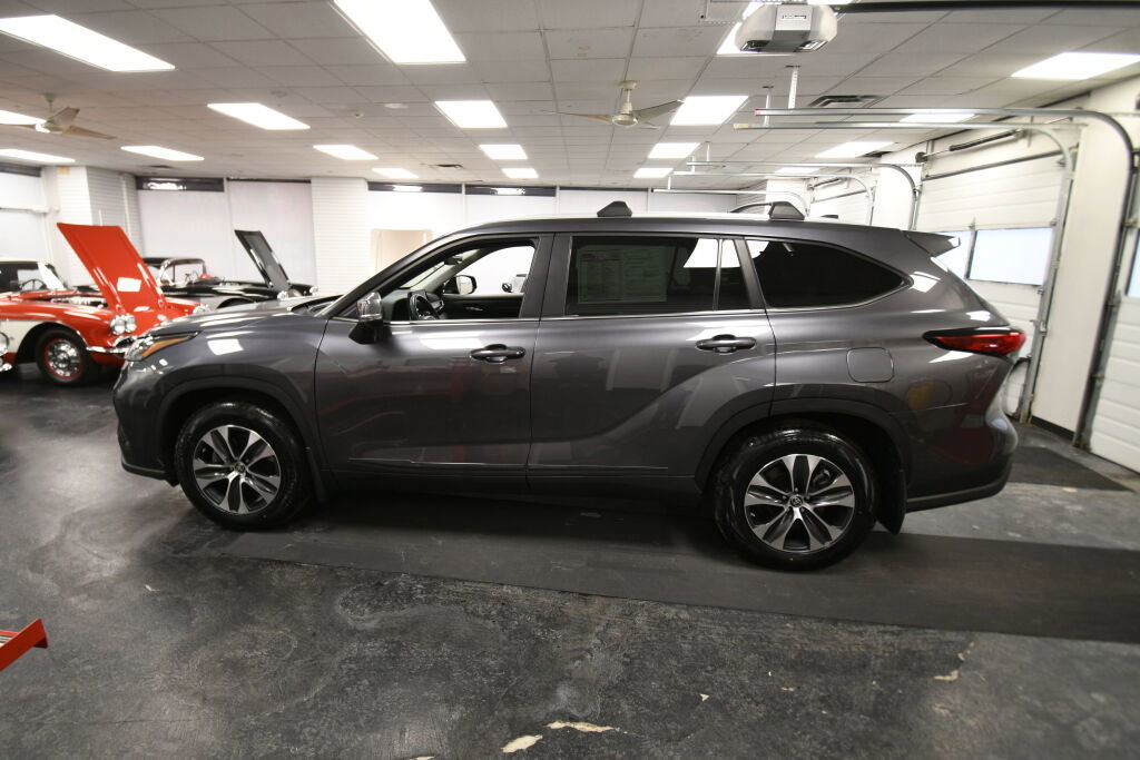 Certified 2023 Toyota Highlander XLE image 4