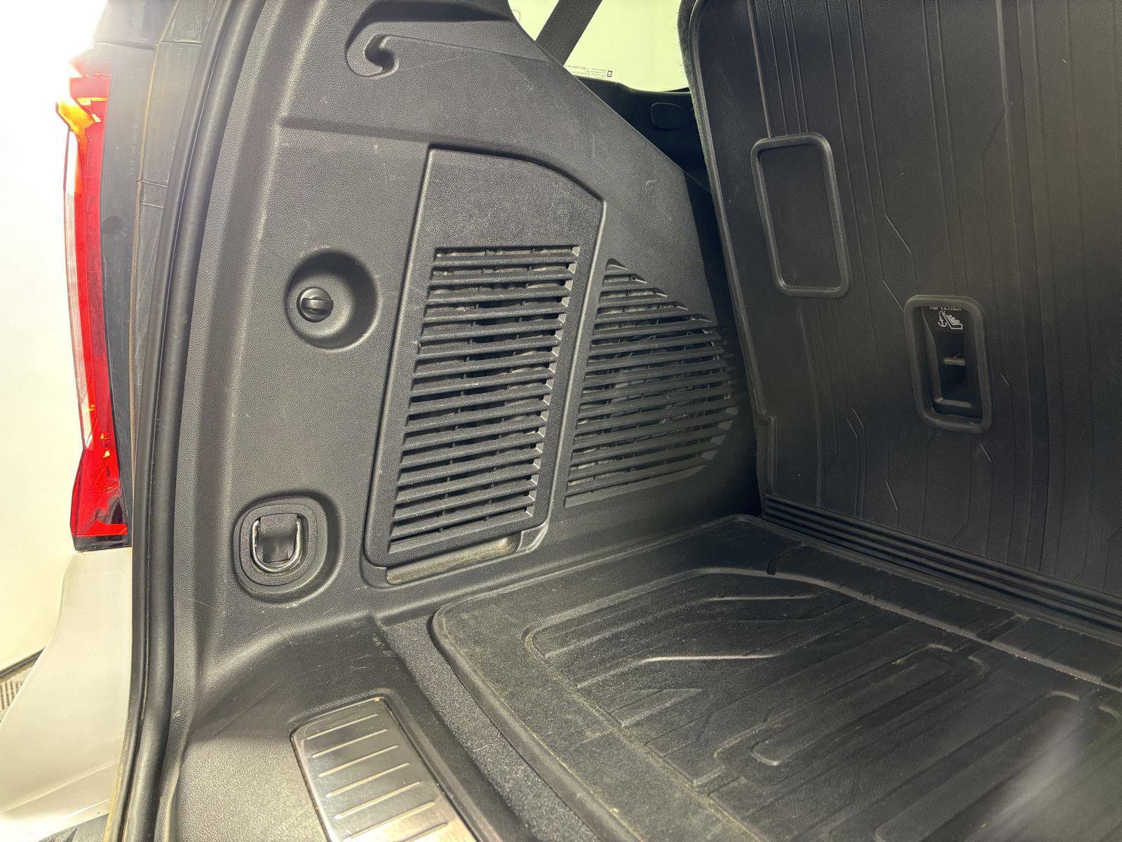 Used 2023 GMC Yukon Denali w/ Advanced Technology Package image 7