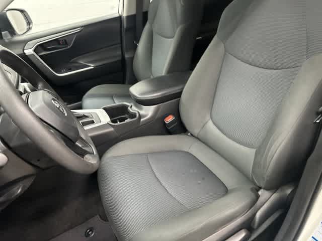 Used 2022 Toyota RAV4 LE AWD/4WD image 10