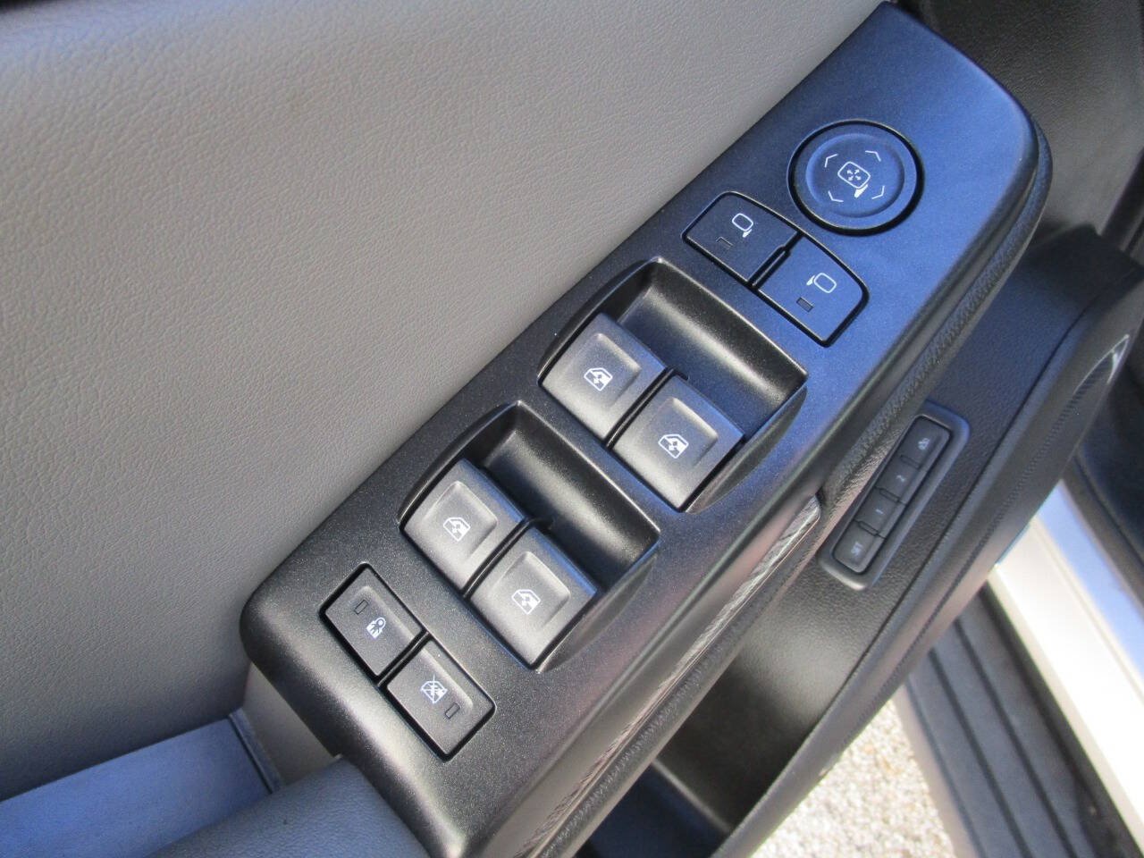 Used 2019 Chevrolet Suburban LT AWD/4WD image 13