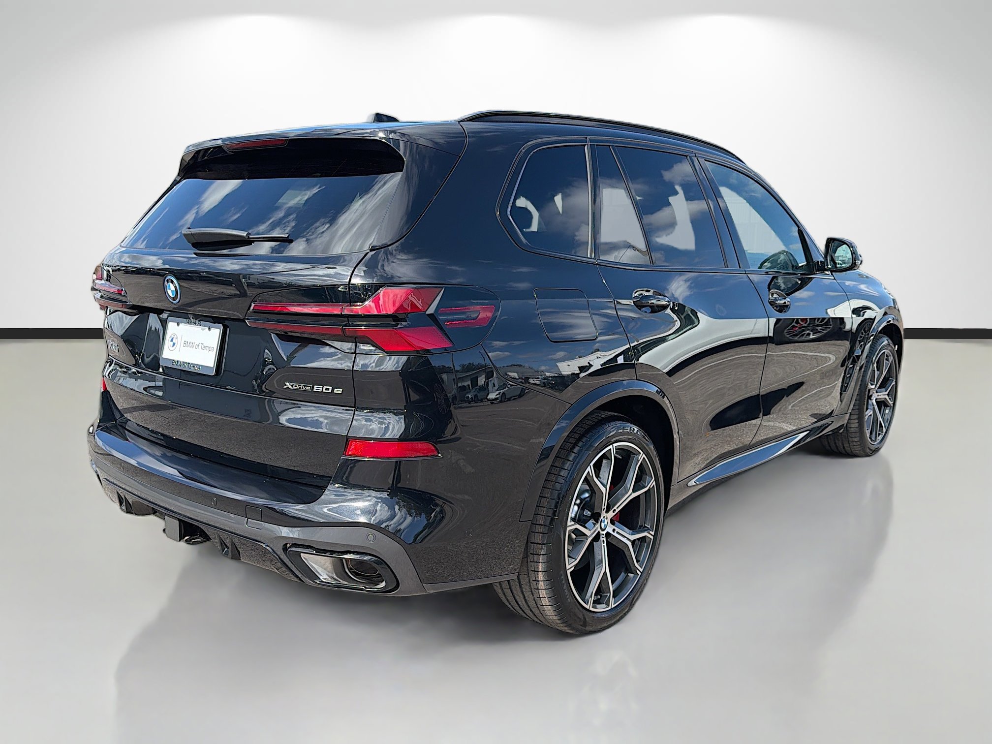 New 2026 BMW X5 xDrive50e w/ Executive Package image 3