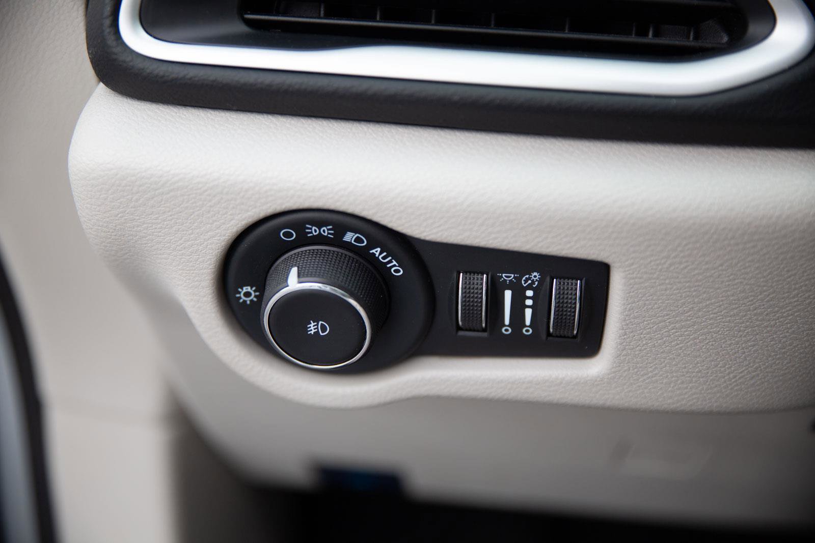 Used 2024 Chrysler Pacifica Touring-L FWD image 18