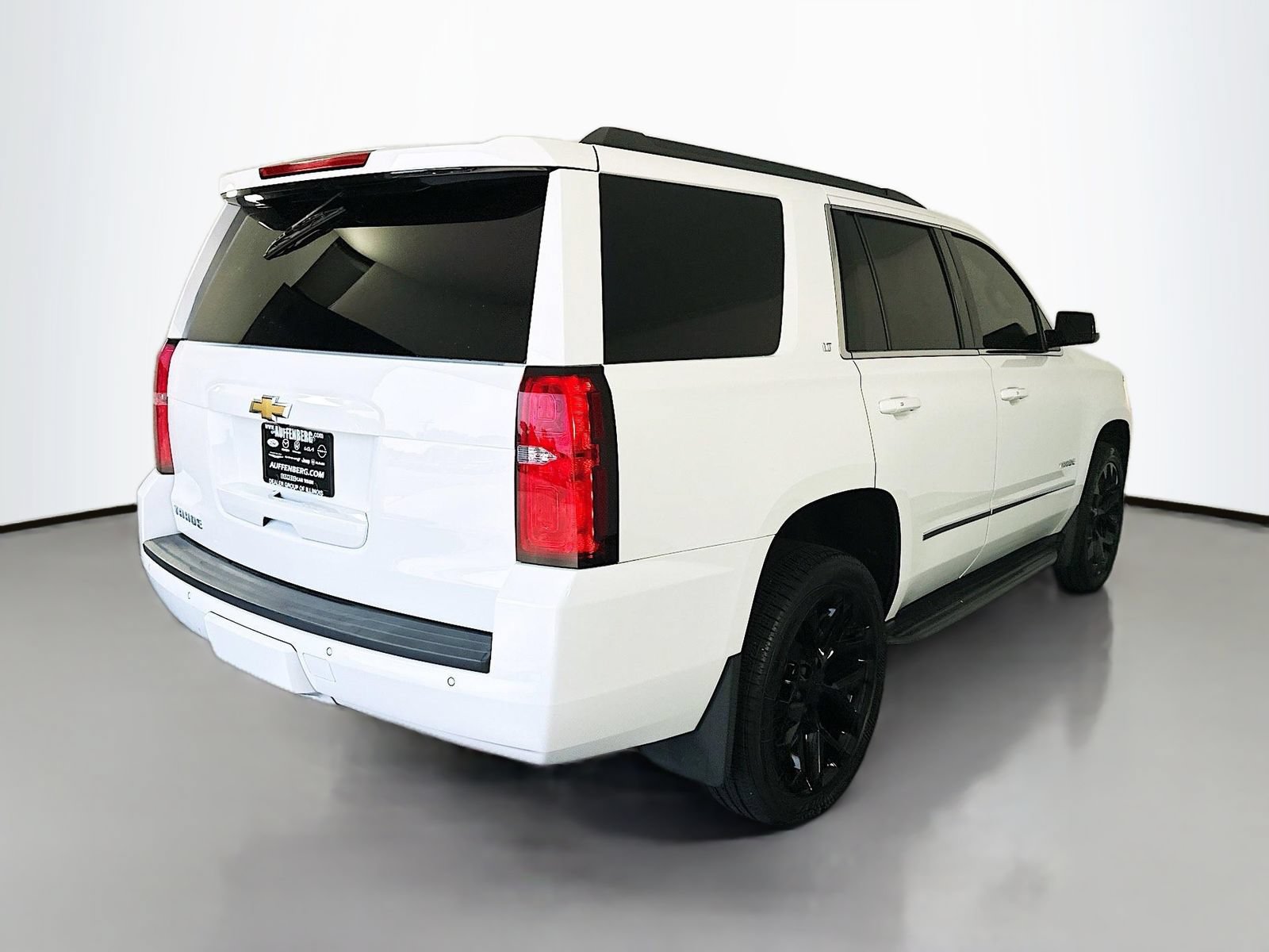 Used 2019 Chevrolet Tahoe LT w/ Luxury Package AWD/4WD image 7