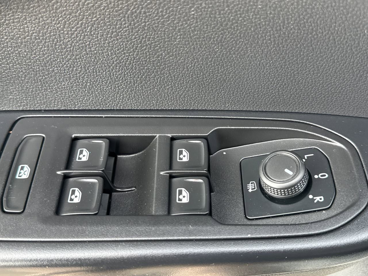 Used 2022 Volkswagen Taos SEL AWD/4WD image 14