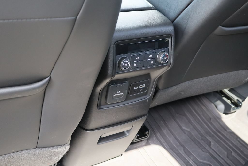 Certified 2022 GMC Acadia Denali w/ Denali Ultimate Package FWD image 24