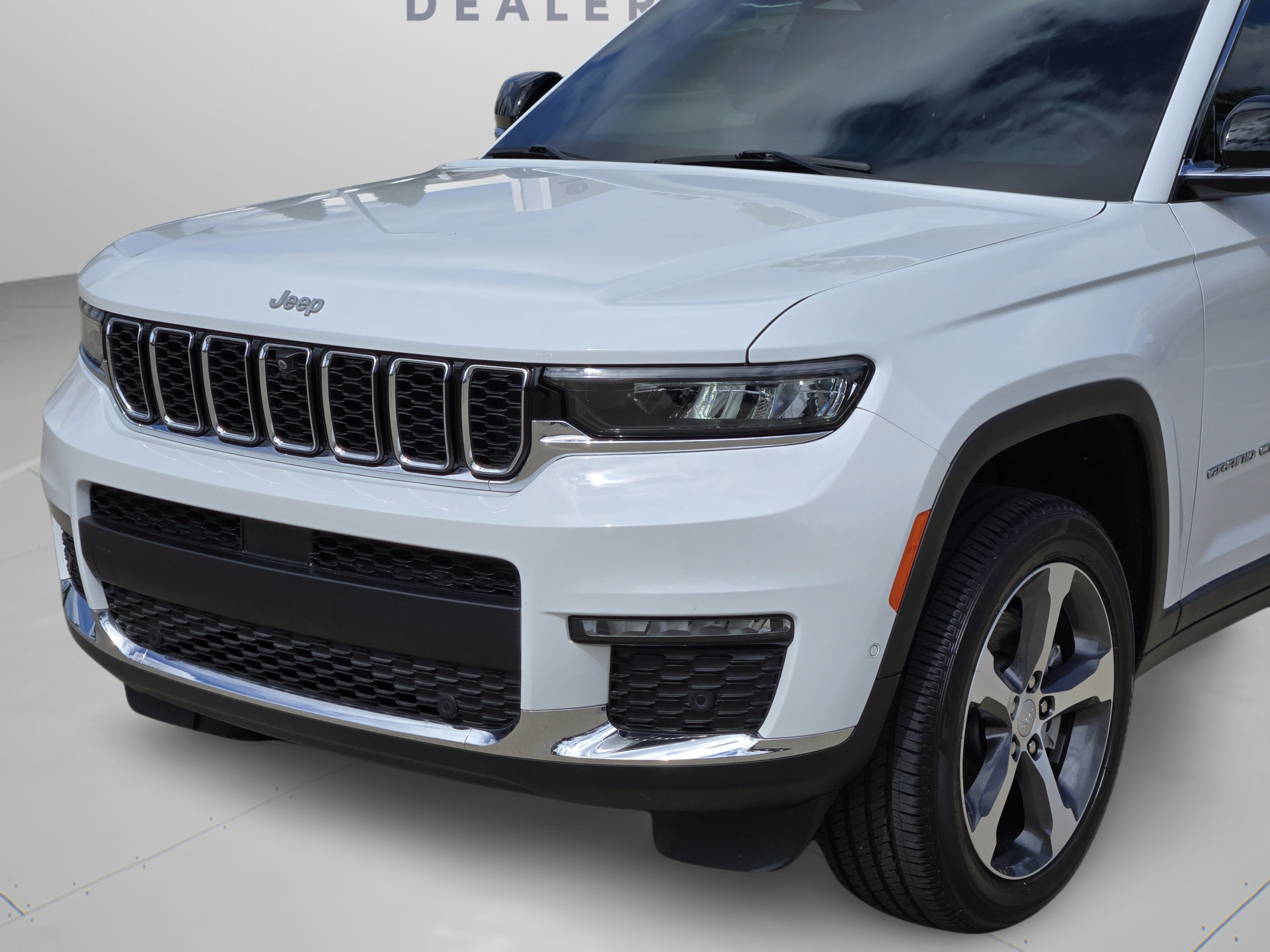 Used 2025 Jeep Grand Cherokee L Limited w/ Luxury Tech Group II AWD/4WD image 34