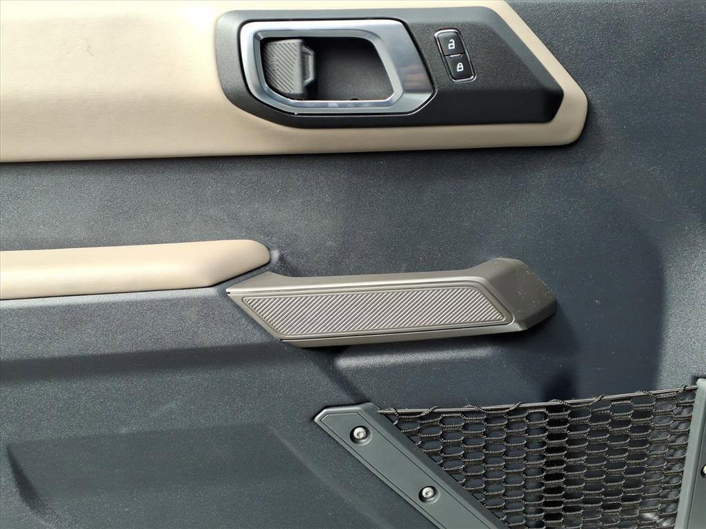 Used 2023 Ford Bronco Wildtrak image 14